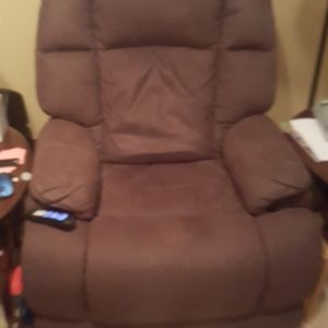 Electric functional recliner worth 900$ looking fo